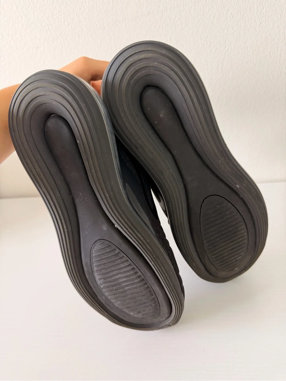 Nike Air Max 720 Women Black Athletic Sneakers Size 9